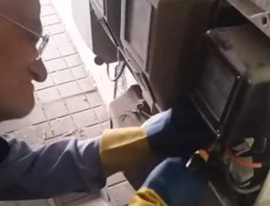 Το «Δεν Πληρώνω» συνέδεσε το ρεύμα σε ευπαθή οικογένεια που της το είχαν κόψει για 2.700 ευρώ (βίντεο)